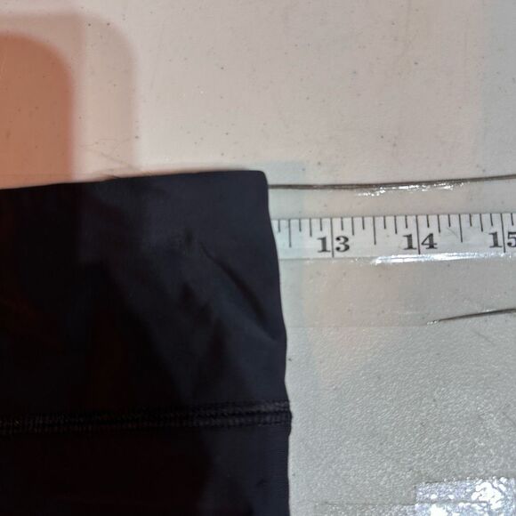 Under Armour women’s compression shorts size small black - Picture 3 of 8